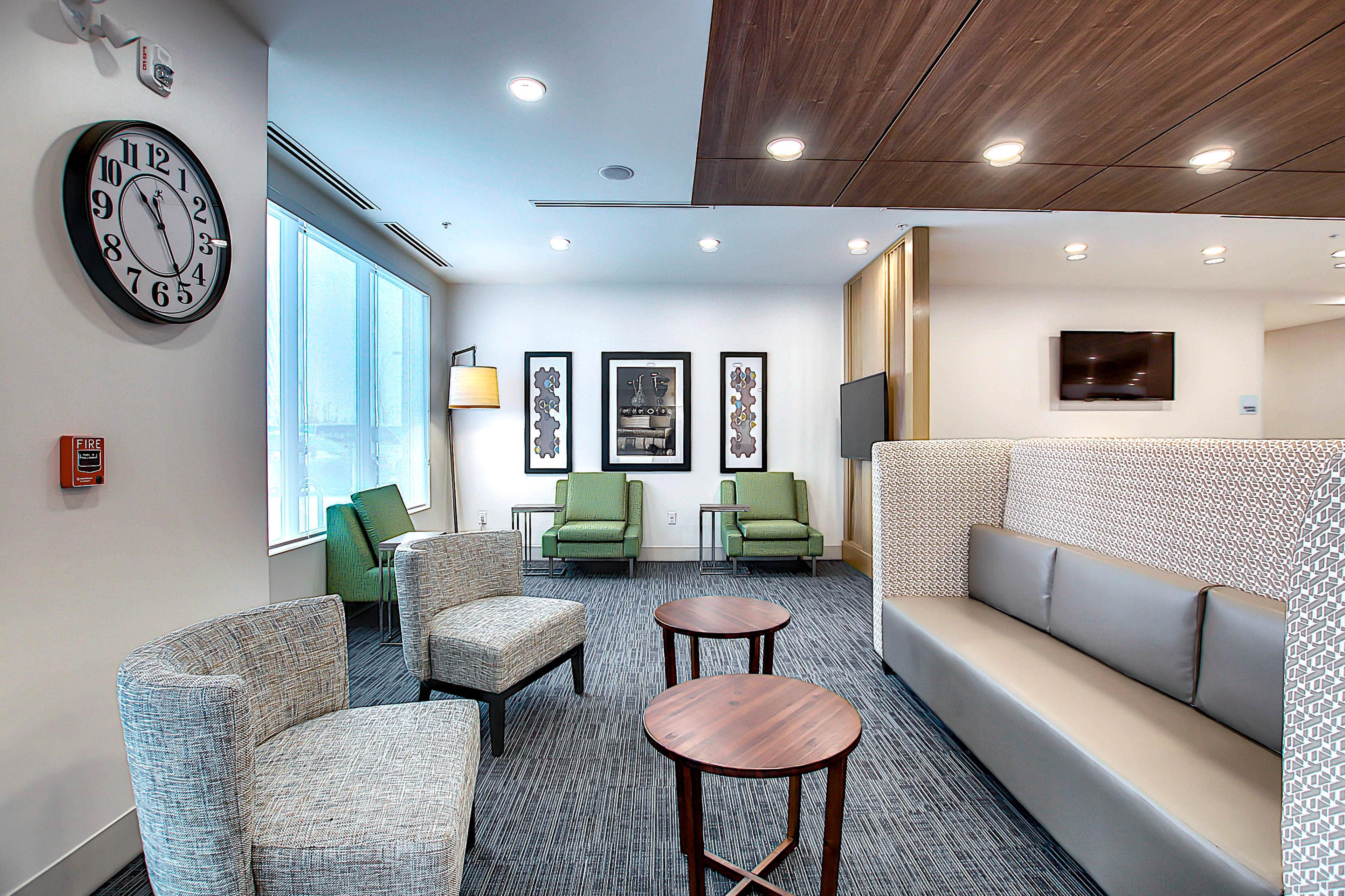 Holiday Inn Express & Suites - Calgary Airport Trail Ne By Ihg Екстериор снимка