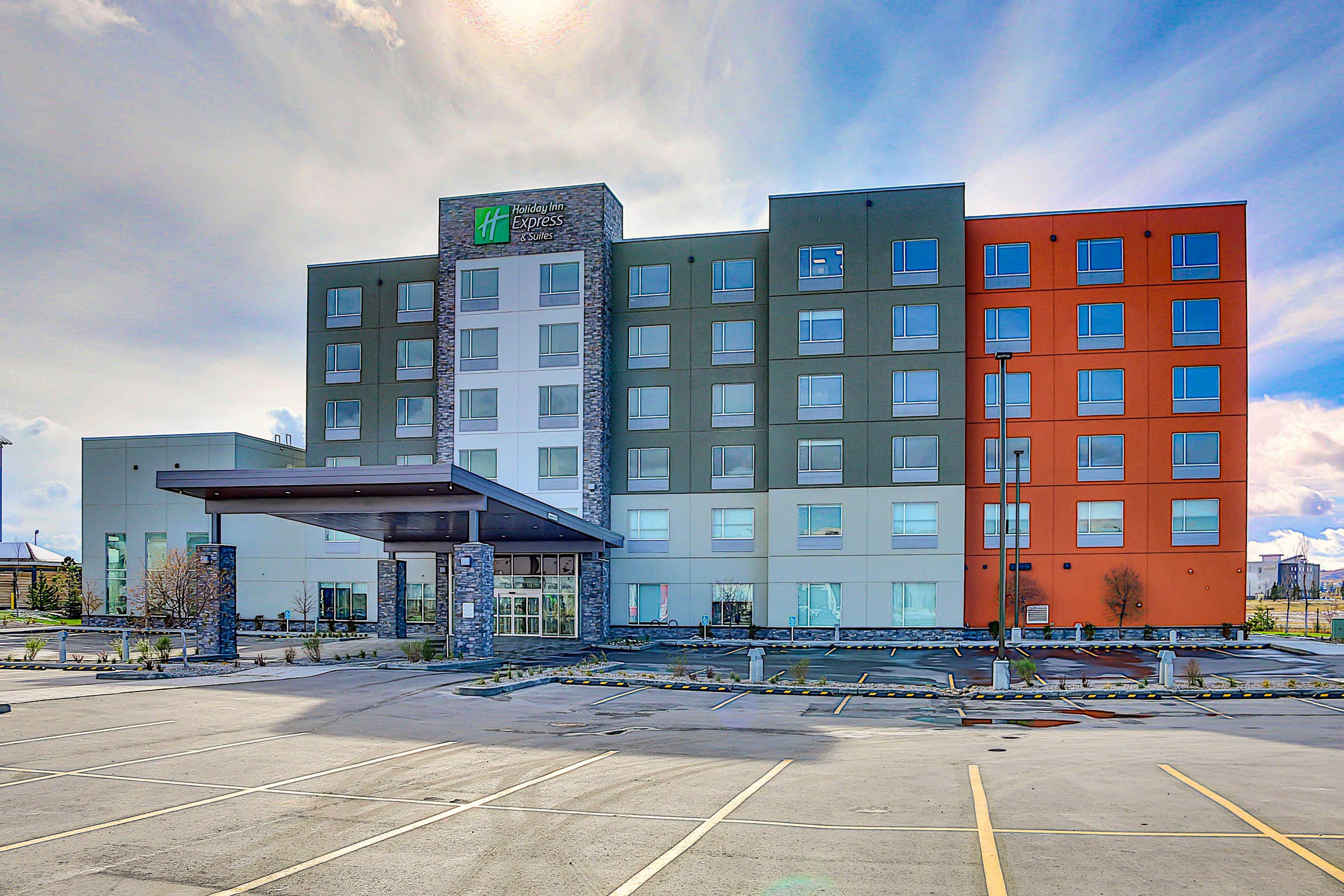 Holiday Inn Express & Suites - Calgary Airport Trail Ne By Ihg Екстериор снимка