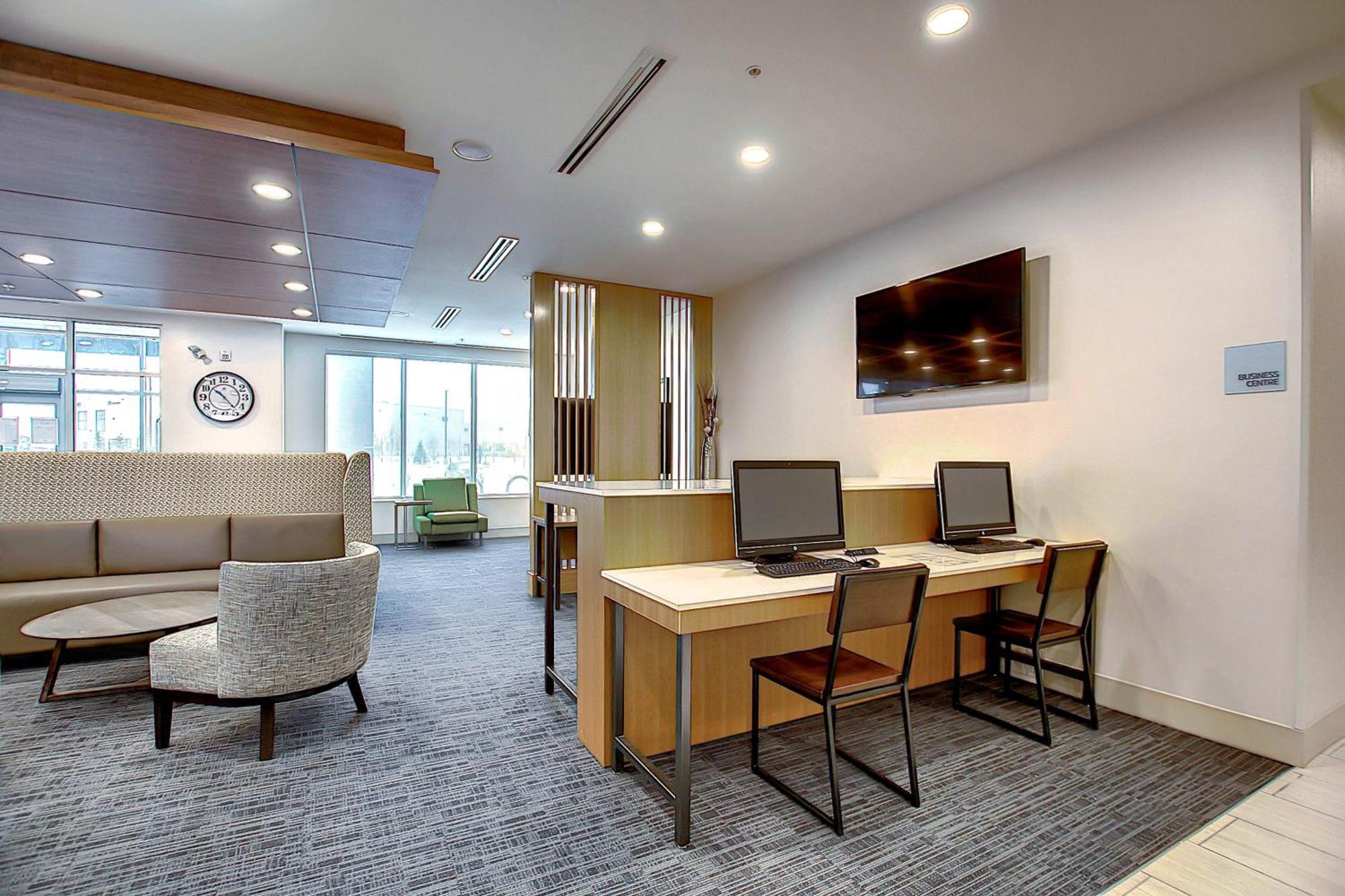 Holiday Inn Express & Suites - Calgary Airport Trail Ne By Ihg Екстериор снимка