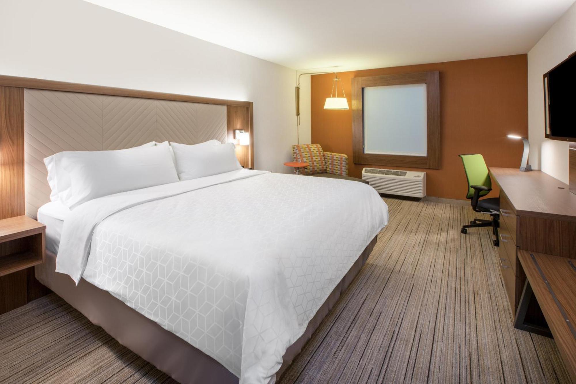 Holiday Inn Express & Suites - Calgary Airport Trail Ne By Ihg Екстериор снимка