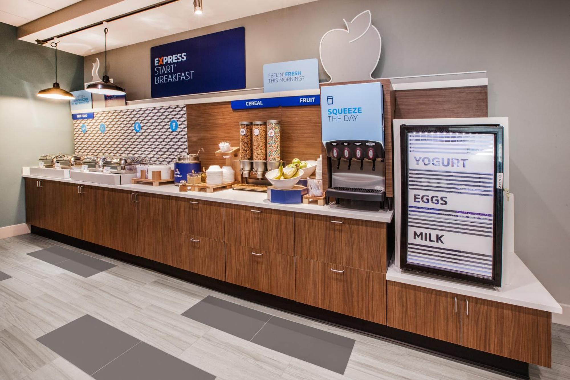 Holiday Inn Express & Suites - Calgary Airport Trail Ne By Ihg Екстериор снимка