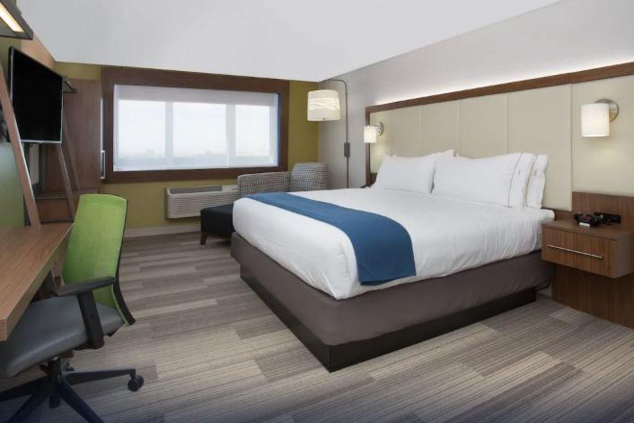 Holiday Inn Express & Suites - Calgary Airport Trail Ne By Ihg Екстериор снимка