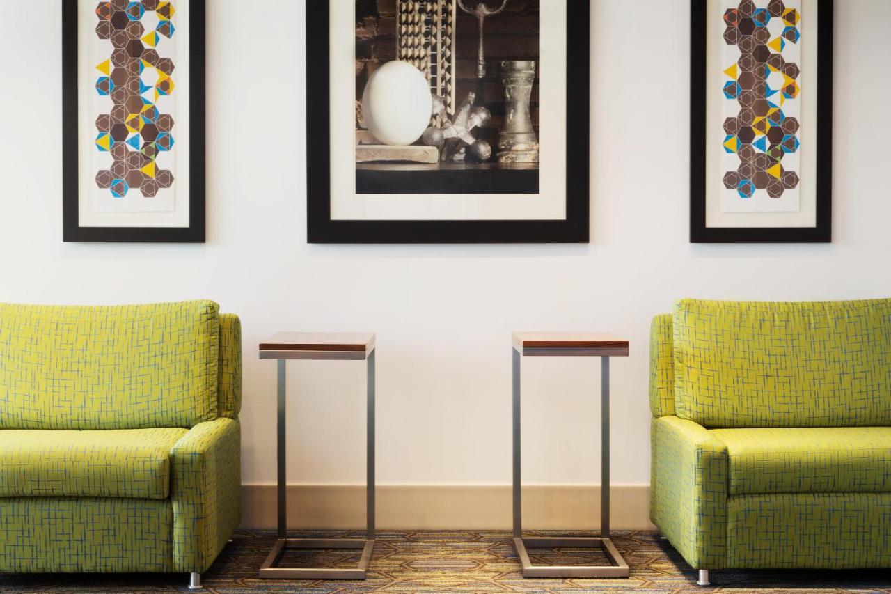 Holiday Inn Express & Suites - Calgary Airport Trail Ne By Ihg Екстериор снимка
